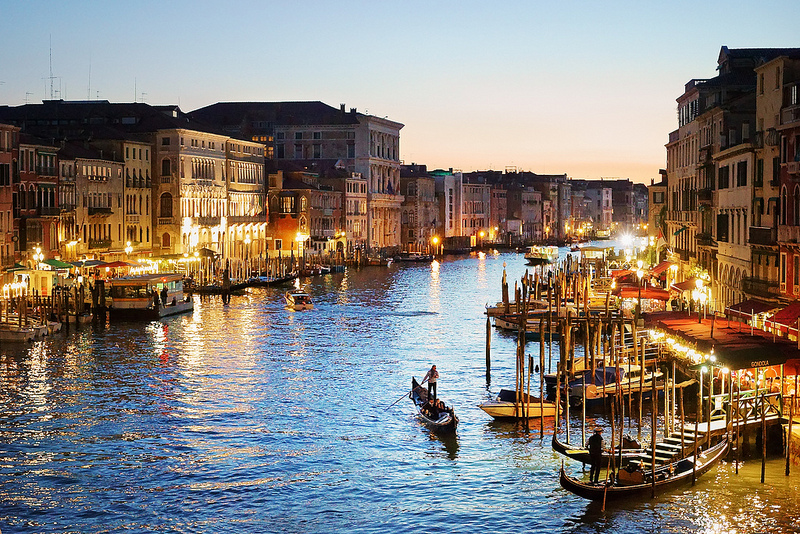 Estrelado por Angelina Jolie e Johnny Depp, "O Turista" (2010) tem cenas gravadas nos charmosos canais de Veneza, na Itália