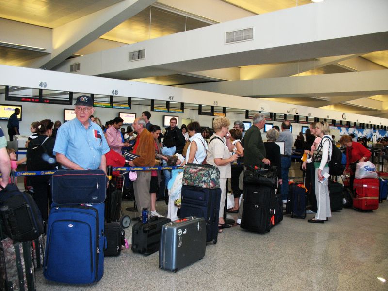 Latam vai cobrar por bagagens e reduzir peso para voos internacionais