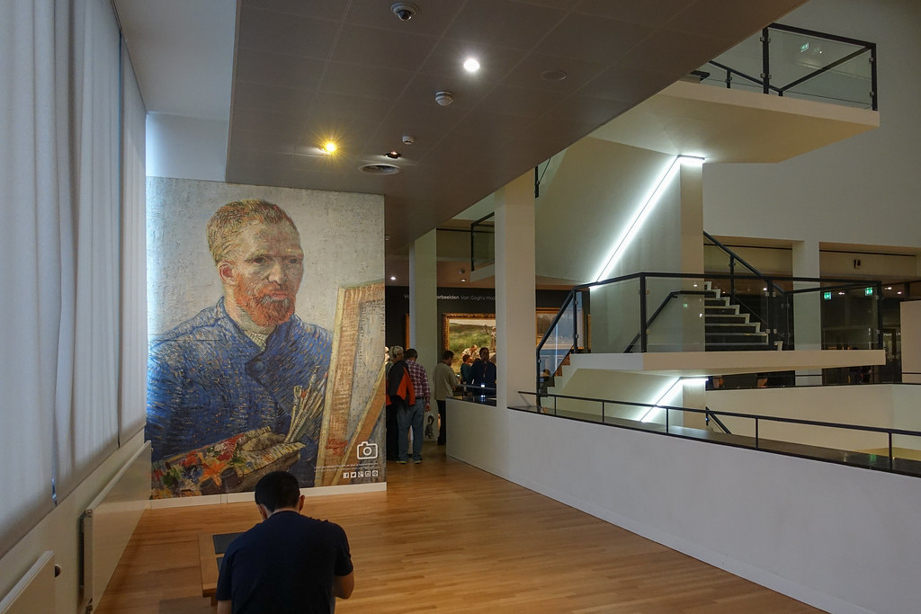 O Museu Van Gogh, em Amsterdam, na Holanda, é dedicado às obras do píntor impressionista