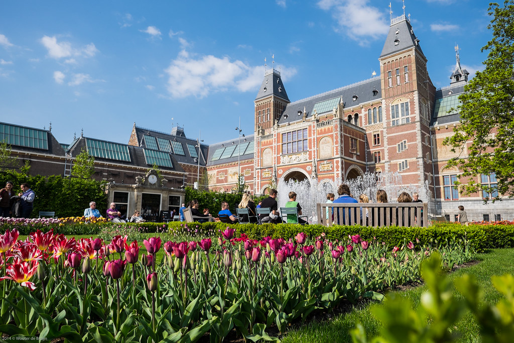 O Rijksmuseum é uma das atrações indispensáveis para quem visita Amsterdam, na Holanda. O local reúne as obras mais importantes de Rembrandt