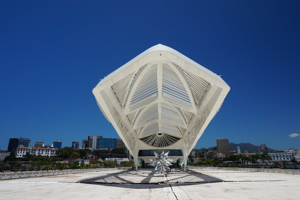 Inaugurado no final de 2015, na praça Mauá, no Rio de Janeiro, o Museu do Amanhã já recebeu mais milhões de visitantes. Destaque para as exposições interativas e a arquitetura arrojada do prédio desenhado pelo famoso arquiteto espanhol Santiago Calatrava