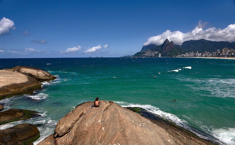 Ipanema, uma das praias no Rio de Janeiro. A cidade está com preço médio de R$ 599 em passagens aéreas.