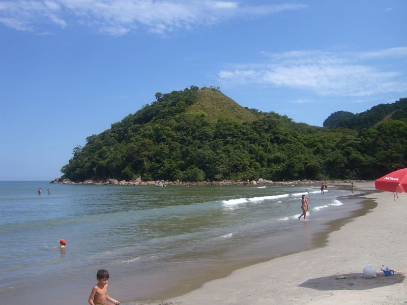Guaecá. Essa praia também é das mais fastadas, e está na rota de quem tem como destino Ilhabela. O mar em Guaecá é quase sempre calmo e a areia é boa para caminhada.