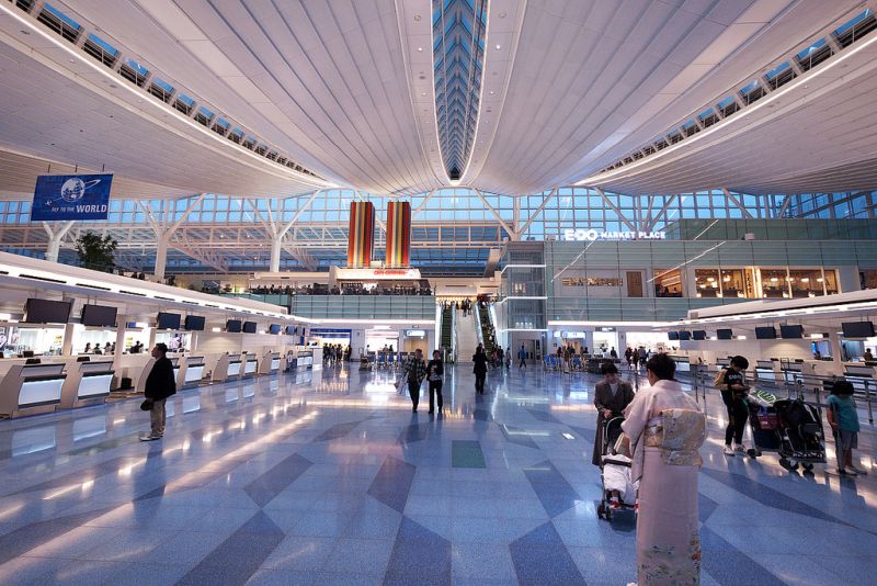 Aeroporto Internacional de Tóquio, no Japão. A quantidade de passageiros desse espaço (quase 80 milhões), somado ao de Haneda, faz da cidade a terceira em movimentação de viajantes no mundo.