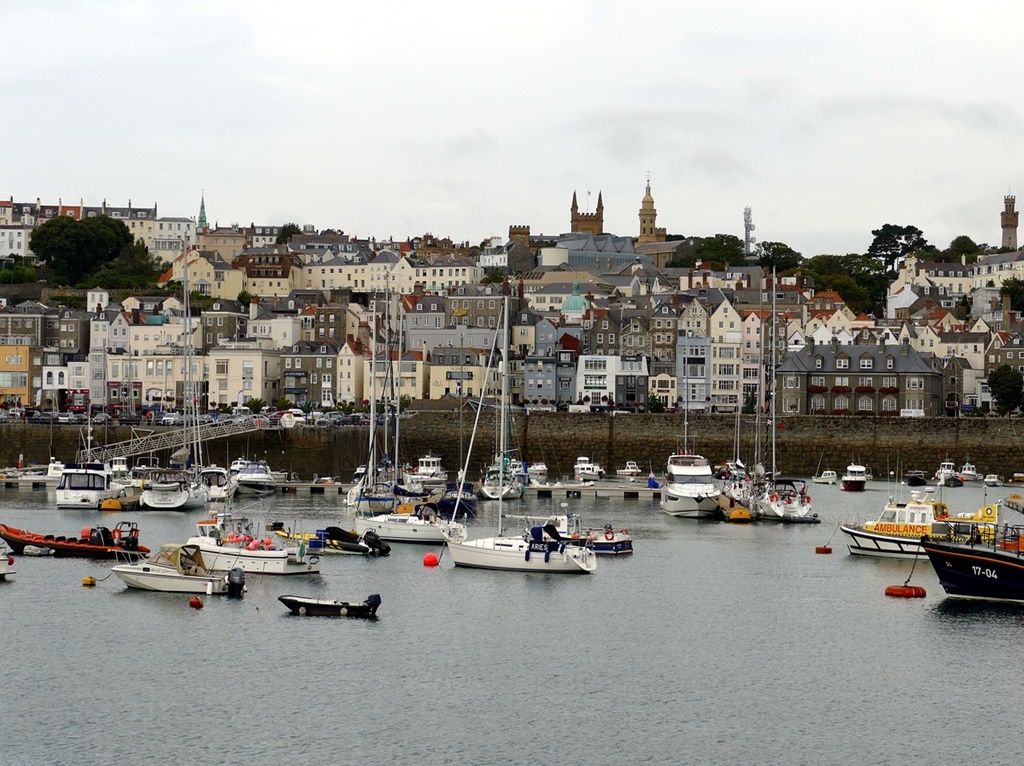 Cenários de filmes e séries da Netflix: vista da Ilha Guernsey