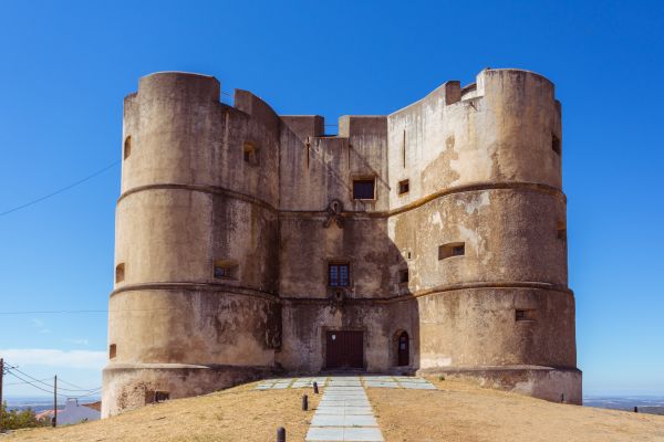 Castelo de Evoramonte chamam a atenção por sua arquitetura | Divulgação 