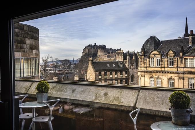  Views of Edinburgh Castle from rooftop restaurant above the National Museum of Scotland.