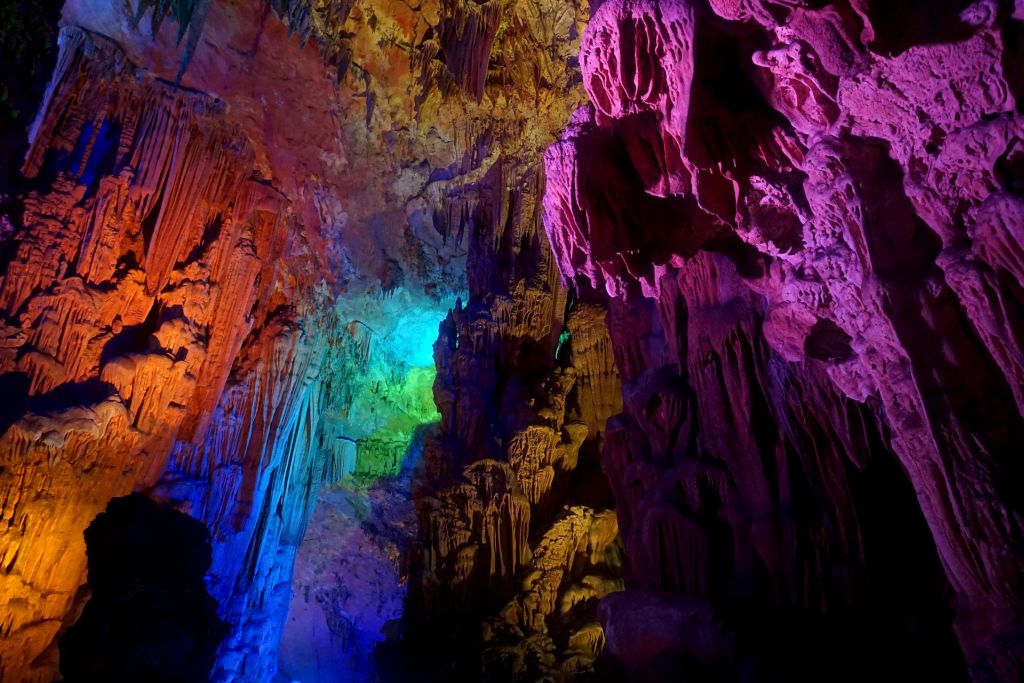 As cavernas estão espalhadas por vários continentes e agradam os mais variados tipos de de turistas 
