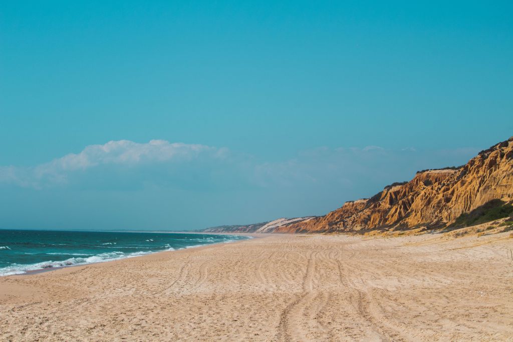 Volta ao turismo: conheças as praias mais seguras para aproveitar o verão europeu