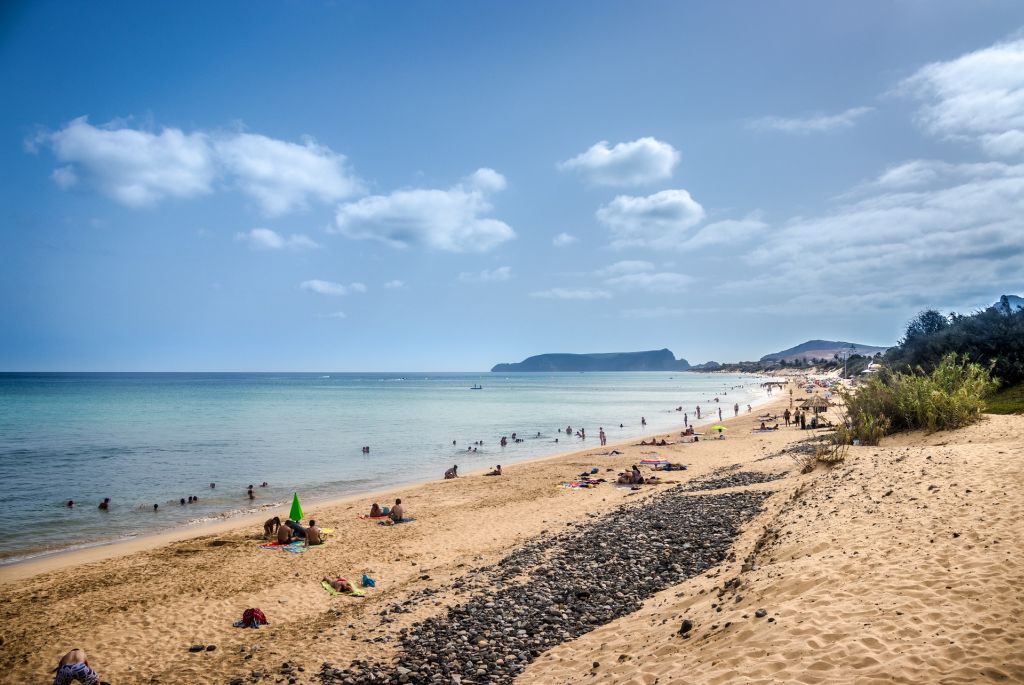 Volta ao turismo: conheças as praias mais seguras para aproveitar o verão europeu