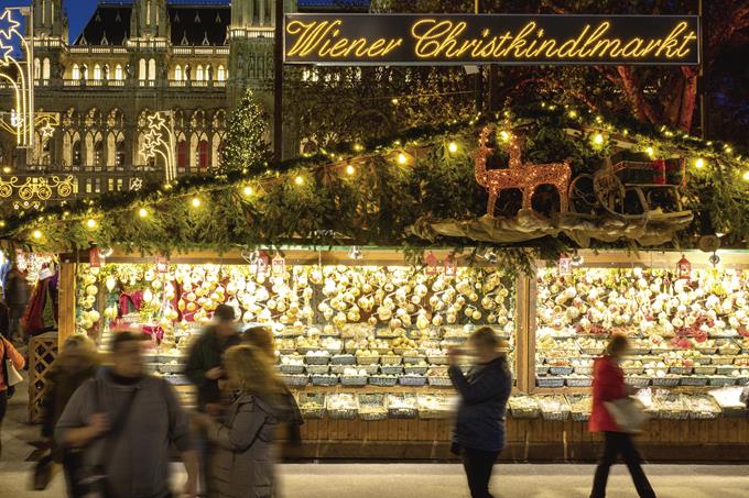 Wiener Weihnachtstraum auf dem Rathausplatz / Vienna Christmas World on Rathausplatz